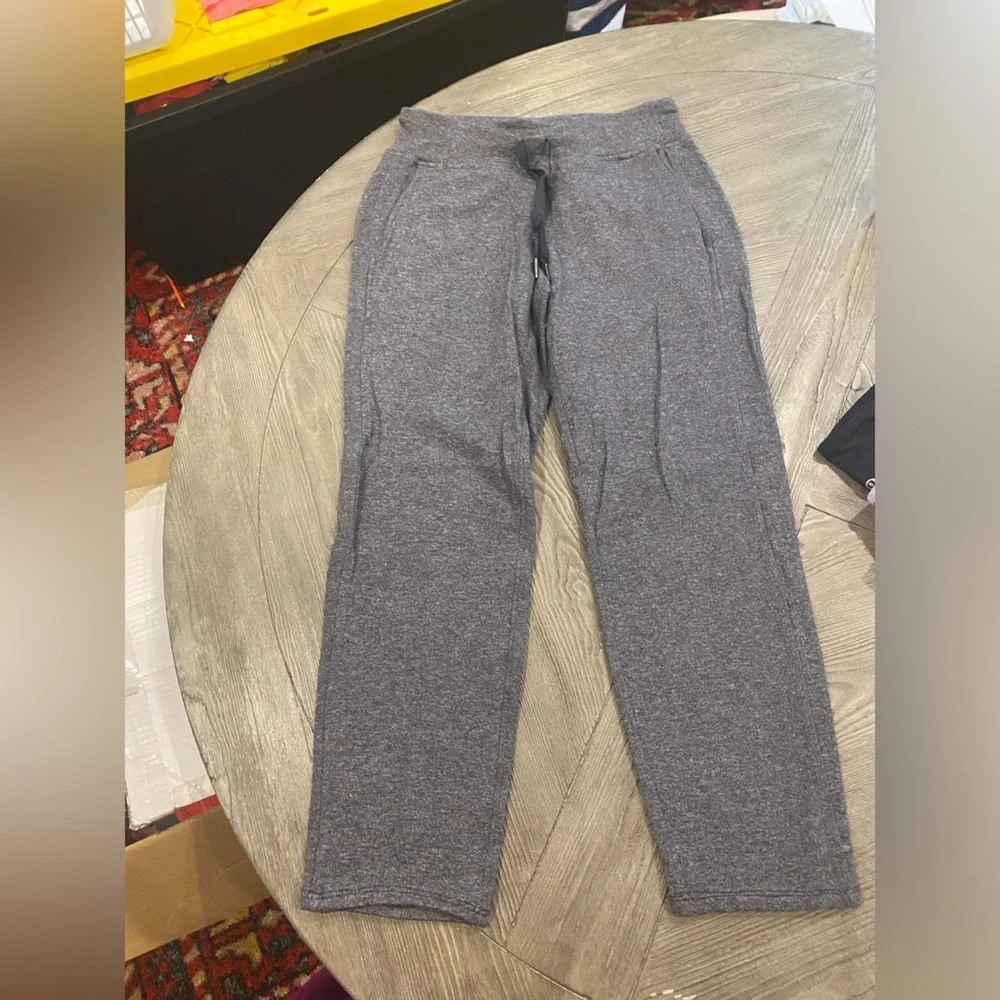 Lululemon On The Fly Pant Flattering Fit Lightweight Breathable Fabric Gray W 4 - Picture 3 of 6
